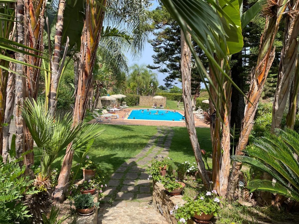 Agriturismo Villa Luca SantʼAgata di Militello Kültér fotó